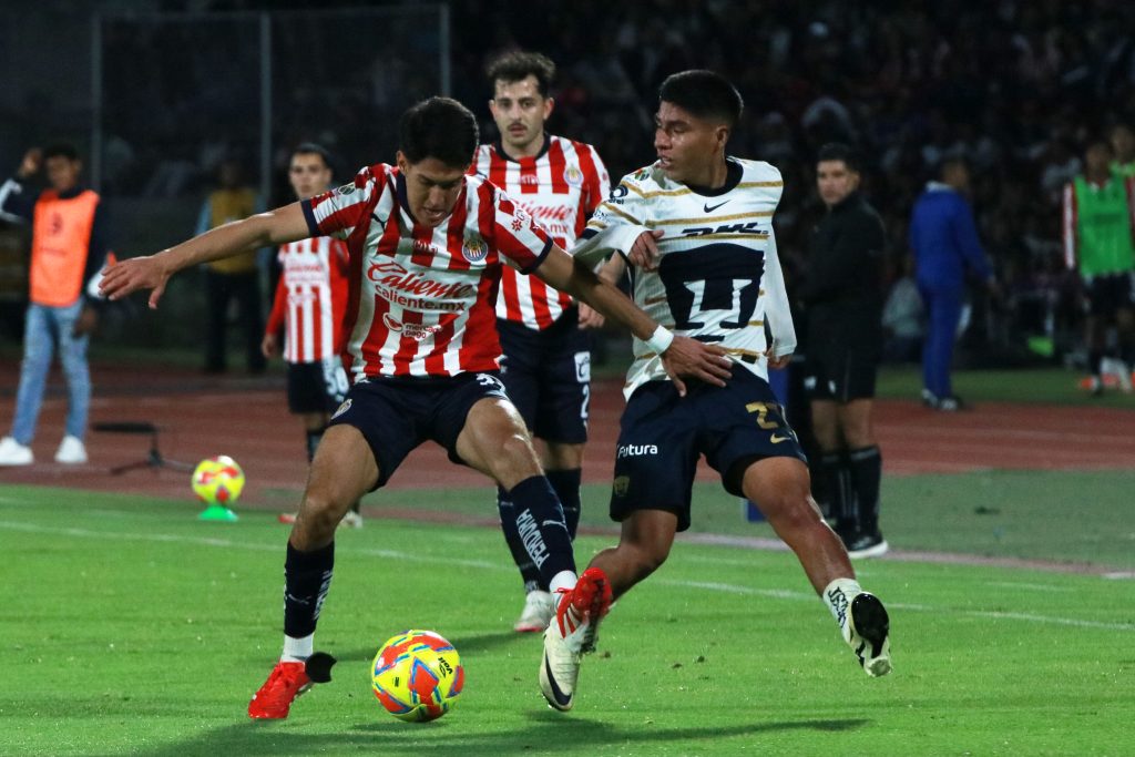 Pumas vs Chivas historial
