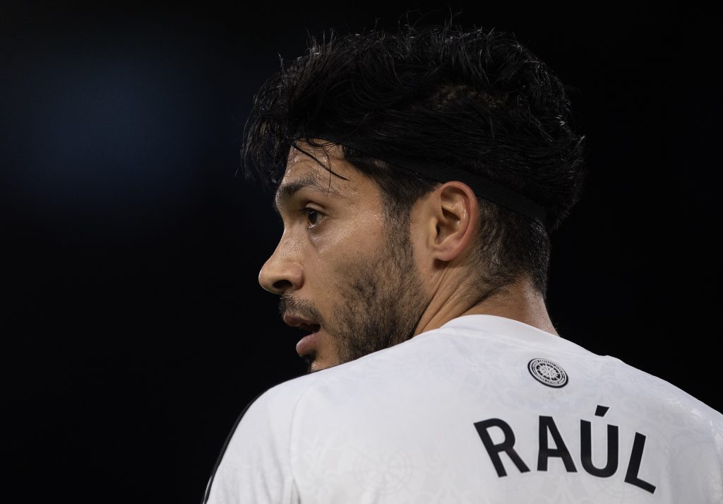 Raúl Jiménez quiere darle el triunfo al Fulham (Photo by Visionhaus/Getty Images)