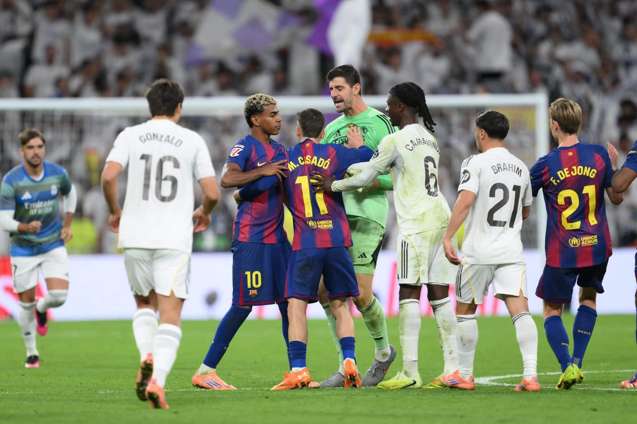 Incidentes post Real Madrid vs Barcelona: expulsado y varias amarillas. (Getty Images)