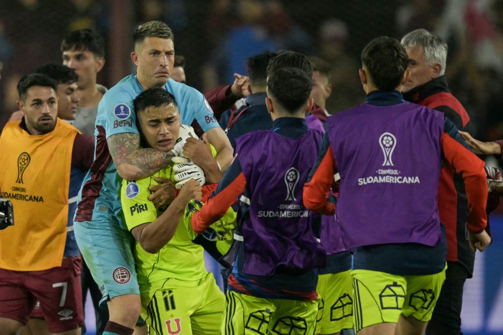 Lanús vs Universidad de Chile. (Photo by Juan MABROMATA / AFP) (Photo by JUAN MABROMATA/AFP via Getty Images)