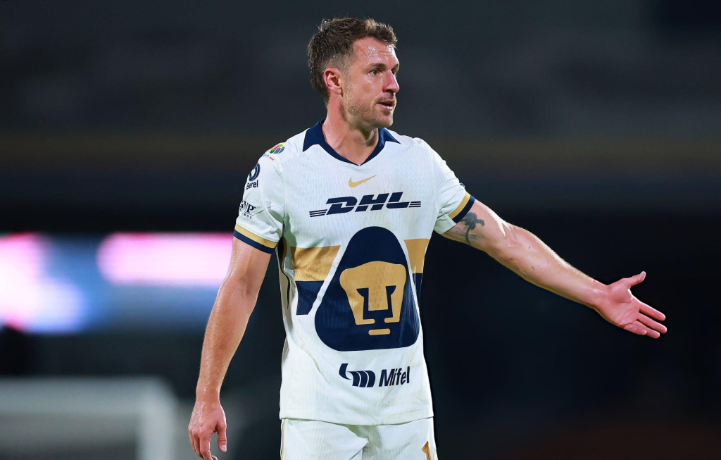 Aaron Ramsey con Pumas UNAM