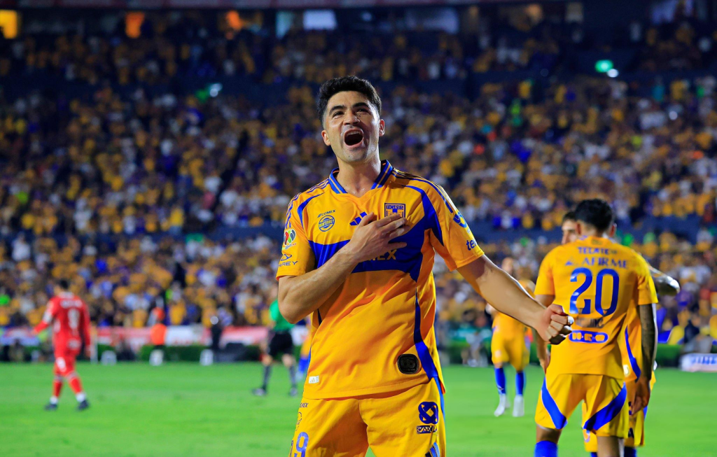 Nicolás Ibáñez con Tigres UANL en 2025