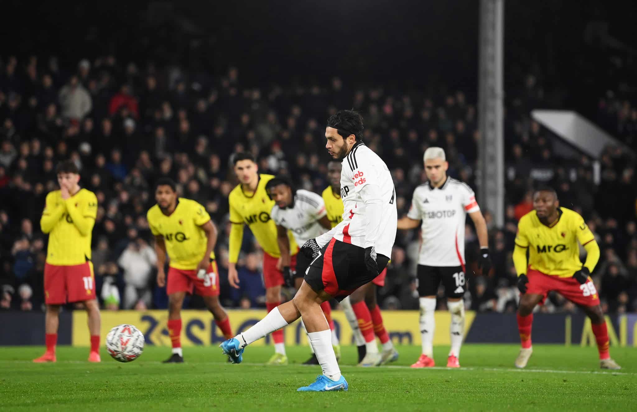 Raúl Jiménez entre los mejores cobradores de penales en Premier League