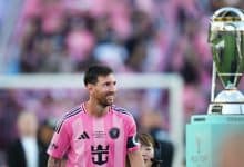 Messi vs Cristiano: el 10 argentino levantó el título de Liga. CR7 todavía no. (Getty Images)