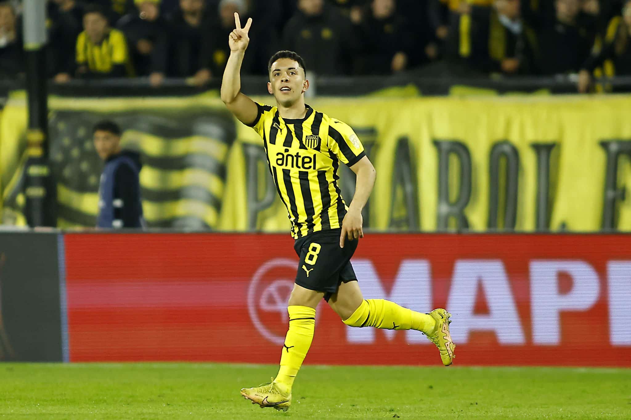 leo fernandez marco en peñarol vs independiente