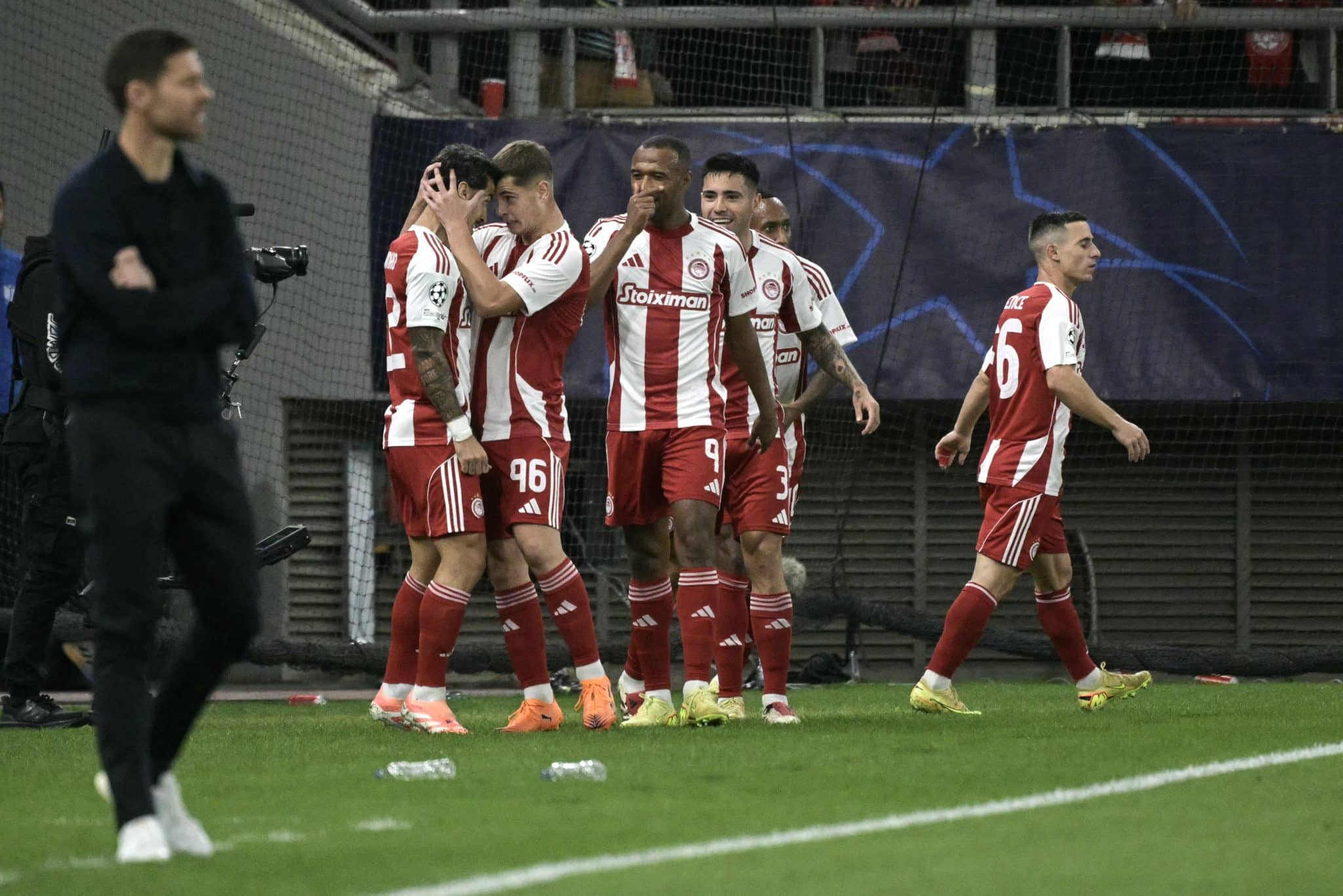 Olympiacos vs Leverkusen (Photo by Angelos Tzortzinis / AFP via Getty Images)
