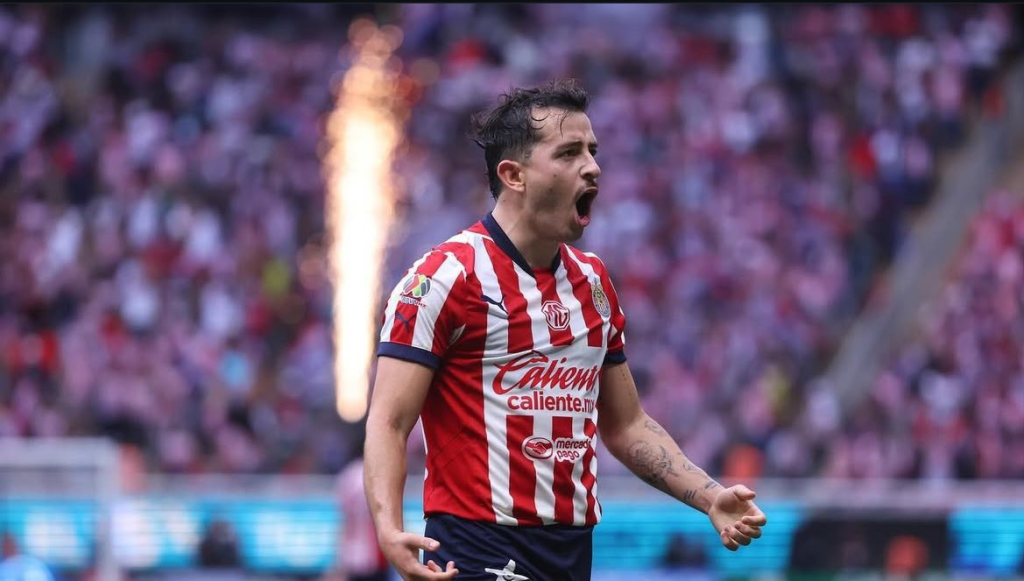 Alan Mozo con Chivas de Guadalajara en Liga MX 2025