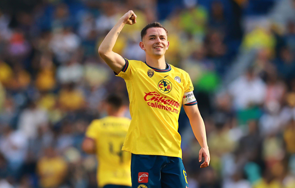 MEXICO CITY, MEXICO - APRIL 19: Alvaro Fidalgo of America celebrates after scoring the team's second goal during the 17th round match between America and Mazatlan FC as part of the Torneo Clausura 2025 Liga MX at Estadio Ciudad de los Deportes on April 19, 2025 in Mexico City, Mexico. (Photo by Hector Vivas/Getty Images)
