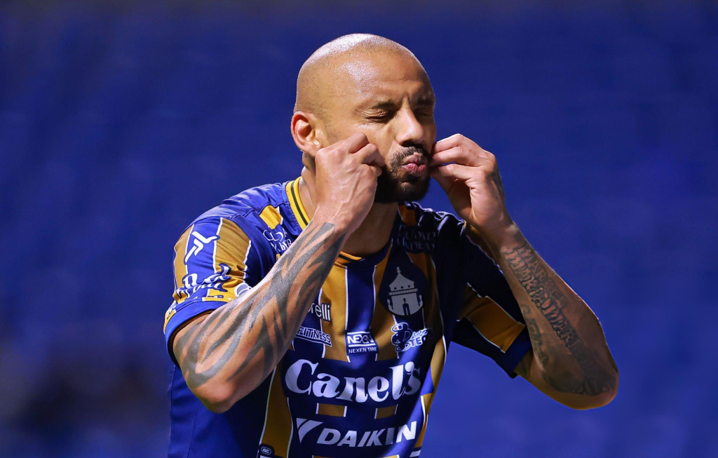 PUEBLA, MEXICO - AUGUST 15: Joao Pedro of Atletico San Luis celebrates scoring his team's first goal during the 5th round match between Puebla and Atletico San Luis as part of the Torneo Apertura 2025 Liga MX at Cuauhtemoc Stadium on August 15, 2025 in Puebla, Mexico. (Photo by Hector Vivas/Getty Images)
