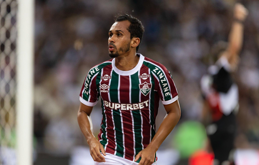 RIO DE JANEIRO, BRAZIL - MAY 24: Vinícius Moreira de Lima of Fluminense reacts to the team's first goal scored by Pablo Vegetti (not in frame) of Vasco da Gama during the match between Fluminense and Vasco da Gama as part of Brasileirao 2025 at Maracana Stadium on May 24, 2025 in Rio de Janeiro, Brazil. (Photo by Ruano Carneiro/Getty Images)
