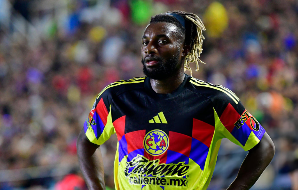 SAN LUIS POTOSI, MEXICO - SEPTEMBER 24: Allan Saint-Maximin of America looks on during the 10th round match between Atletico San Luis and America as part of the Torneo Apertura 2025 Liga MX at Estadio Alfonso Lastras on September 24, 2025 in San Luis Potosi, Mexico. (Photo by Ricardo Hernandez/Jam Media/Getty Images)
