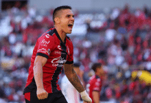 GUADALAJARA, MEXICO - SEPTEMBER 27: Uros Durdevic of Atlas celebrates after scoring the team's second goal during the 11th round match between Atlas and Necaxa as part of the Torneo Apertura 2025 Liga MX at Estadio Jalisco on September 27, 2025 in Guadalajara, Mexico. (Photo by Simon Barber/Getty Images)