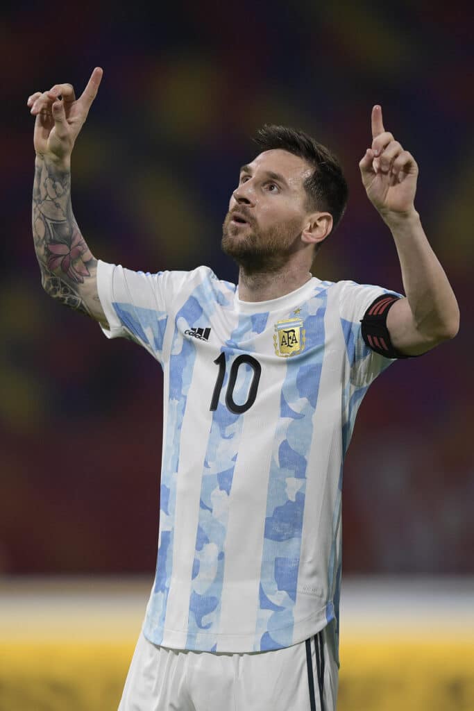 SANTIAGO DEL ESTERO, ARGENTINA - JUNE 03: Lionel Messi of Argentina celebrates after scoring the opening goal of his team with a penalty kick during a match between Argentina and Chile as part of South American Qualifiers for Qatar 2022 at Estadio Unico Madre de Ciudades on June 03, 2021 in Santiago del Estero, Argentin