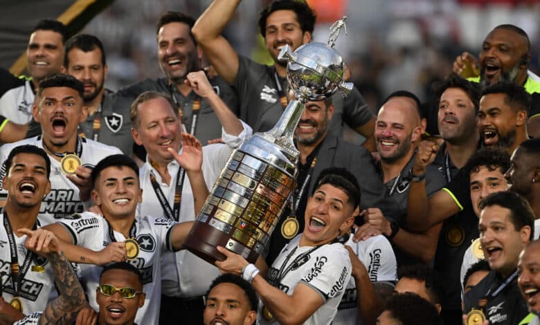 Botafogo celebrate after winning the Copa Libertadores final