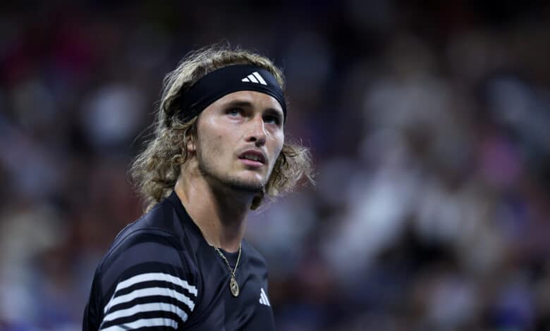 NEW YORK, NEW YORK - SEPTEMBER 02: Alexander Zverev of Germany against Grigor Dimitrov of Bulgaria during their Men's Singles Third Round match on Day Six of the 2023 US Open at the USTA Billie Jean King National Tennis Center on September 02, 2023 in the Flushing neighborhood of the Queens borough of New York City