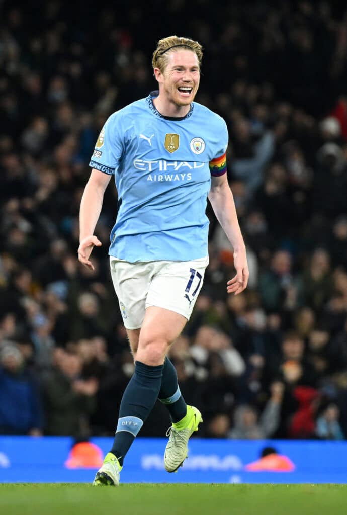 MANCHESTER, ENGLAND - DECEMBER 04: Kevin De Bruyne of Manchester City celebrates scoring his team's second goal during the Premier League match between Manchester City FC and Nottingham Forest FC at Etihad Stadium on December 04, 2024 in Manchester, England. 