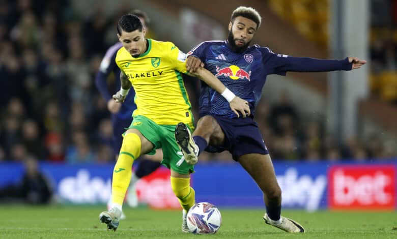 Norwich City's Borja Sainz (right) and Leeds United's Jayden Bogle battle for the ball during the Sky Bet Championship match at Carrow Road, Norwich. Picture date: Tuesday October 1, 2024.