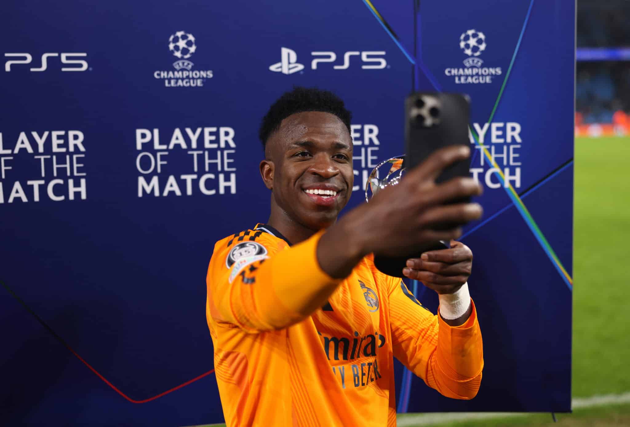 MANCHESTER, ENGLAND - FEBRUARY 11: Vinicius Junior of Real Madrid poses for a photo with his PlayStation Player of the Match trophy after the UEFA Champions League 2024/25 League Knockout Play-off first leg match between Manchester City and Real Madrid C.F. at Manchester City Stadium on February 11, 2025 in Manchester, England.