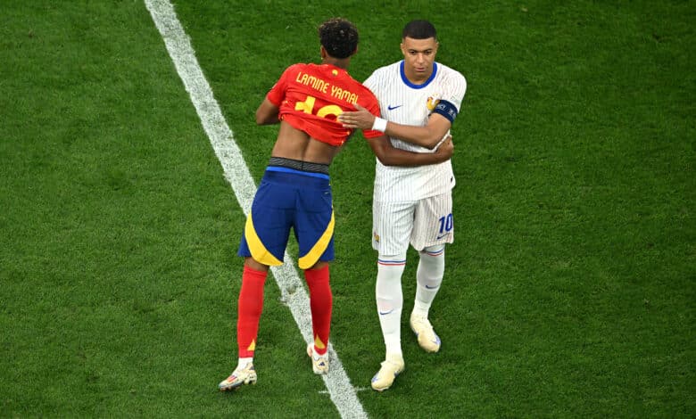 Nations League: Lamine Yamal of Spain embraces Kylian Mbappe of France prior to the UEFA EURO 2024 Semi-Final match between Spain and France at Munich Football Arena on July 09, 2024 in Munich, Germany.