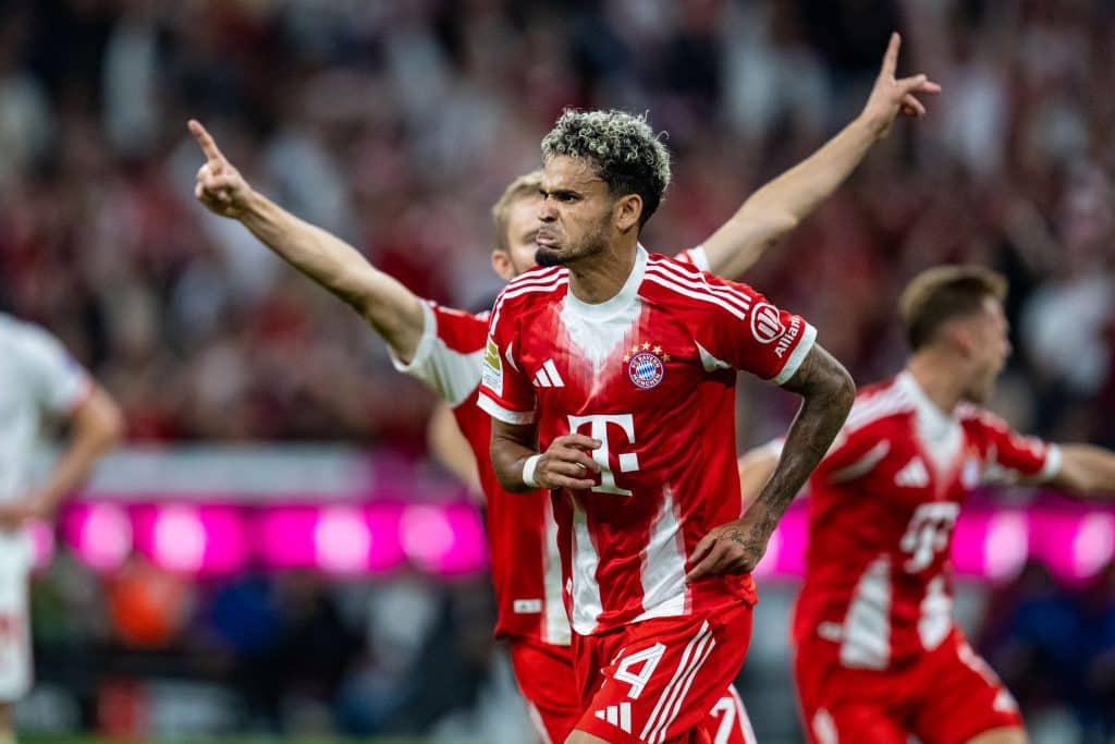 MUNICH, GERMANY - AUGUST 22: Luis Diaz of FC Bayern Muenchen celebrates after scoring his team's second goal during the Bundesliga match between FC Bayern München and RB Leipzig at Allianz Arena on August 22, 2025 in Munich, Germany. 