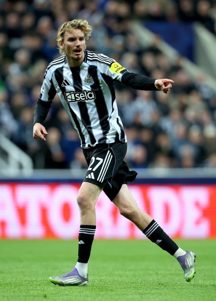 NEWCASTLE UPON TYNE, ENGLAND - OCTOBER 21: Nick Woltemade of Newcastle United pointing during the UEFA Champions League 2025/26 League Phase MD3 match between Newcastle United FC and SL Benfica at St James' Park on October 21, 2025 in Newcastle upon Tyne, England. 