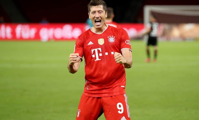 Bundesliga - BERLIN, GERMANY - JULY 04: Robert Lewandowski of Bayern Muenchen celebrates scoring the 4th team goal during the DFB Cup final match between Bayer 04 Leverkusen and FC Bayern Muenchen at Olympiastadion on July 04, 2020 in Berlin, Germany.