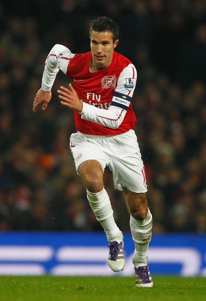 LONDON, ENGLAND - JANUARY 29:  Robin van Persie of Arsenal in action during the FA Cup with Budweiser Fourth Round match between Arsenal and Aston Villa at Emirates Stadium on January 29, 2012 in London, England.  