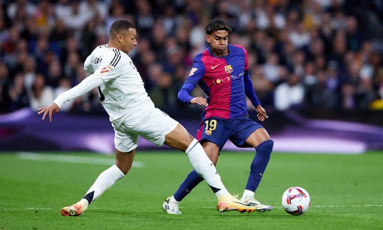 Best players in the Champions League? OCTOBER 26: Lamine Yamal of FC Barcelona competes for the ball with Kylian Mbappe of Real Madrid during the LaLiga match between Real Madrid CF and FC Barcelona at Estadio Santiago Bernabeu on October 26, 2024 in Madrid, Spain.