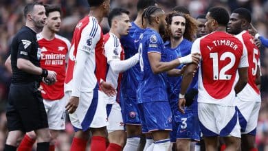 Players clash during the English Premier League football match between Arsenal and Chelsea at the Emirates Stadium in London on March 16, 2025. (Photo by BENJAMIN CREMEL / AFP) / RESTRICTED TO EDITORIAL USE. No use with unauthorized audio, video, data, fixture lists, club/league logos or 'live' services. Online in-match use limited to 120 images. An additional 40 images may be used in extra time. No video emulation. Social media in-match use limited to 120 images. An additional 40 images may be used in extra time. No use in betting publications, games or single club/league/player publications. /