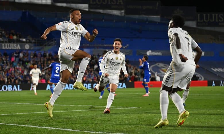 GETAFE, SPAIN - OCTOBER 19: Kylian Mbappe of Real Madrid celebrates scoring his team's first goal with teammates Arda Gueler and Vinicius Junior during the LaLiga EA Sports match between Getafe CF and Real Madrid CF at Coliseum Alfonso Perez on October 19, 2025 in Getafe, Spain.