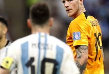 AL DAAYEN - (lr) Lionel Messi of Argentina, Wout Weghorst of Holland during the FIFA World Cup Qatar 2022 quarterfinal match between the Netherlands and Argentina at the Lusail Stadium on December 9, 2022 in Al Daayen, Qatar. ANP MAURICE VAN STONE (