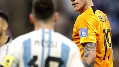 AL DAAYEN - (lr) Lionel Messi of Argentina, Wout Weghorst of Holland during the FIFA World Cup Qatar 2022 quarterfinal match between the Netherlands and Argentina at the Lusail Stadium on December 9, 2022 in Al Daayen, Qatar. ANP MAURICE VAN STONE (