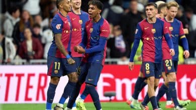 MADRID, SPAIN - OCTOBER 26: Raphinha of FC Barcelona celebrates scoring his team's fourth goal with teammates Robert Lewandowski and Lamine Yamal during the LaLiga match between Real Madrid CF and FC Barcelona at Estadio Santiago Bernabeu on October 26, 2024 in Madrid, Spain.