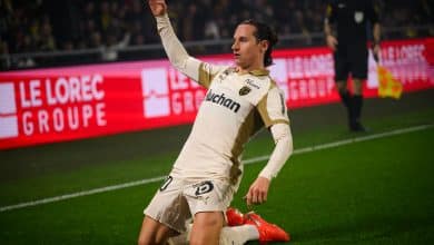 Lens' French forward #10 Florian Thauvin celebrates after scoring during the French L1 football match between FC Nantes and RC Lens at the Beaujoire stadium in Nantes, western France on December 6, 2025.