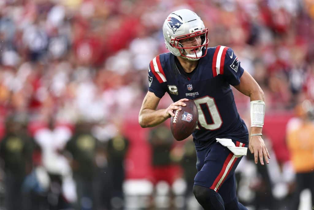 TAMPA, FLORIDA - NOVEMBER 9: Drake Maye #10 of the New England Patriots prepares to throw during the fourth quarter of an NFL football game against the Tampa Bay Buccaneers at Raymond James Stadium on November 9, 2025 in Tampa, Florida. 