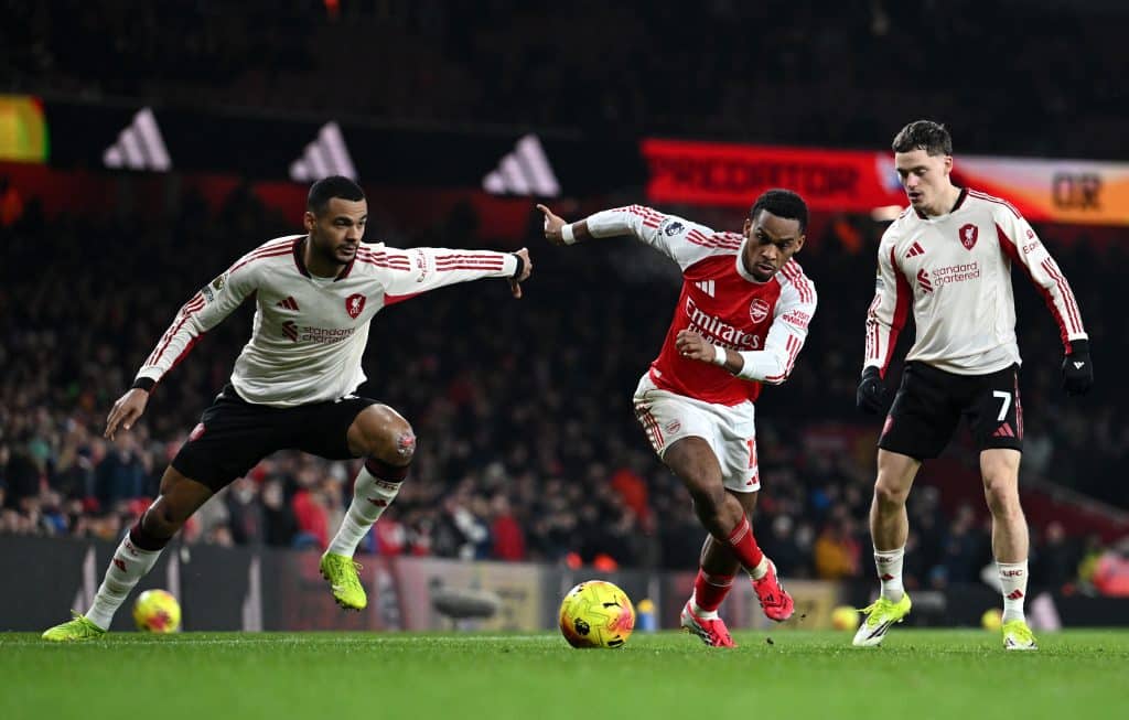LONDON, ENGLAND - JANUARY 08: Jurrien Timber of Arsenal battles for possession with Cody Gakpo and Florian Wirtz of Liverpool during the Premier League match between Arsenal and Liverpool at Emirates Stadium on January 08, 2026 in London, England. 