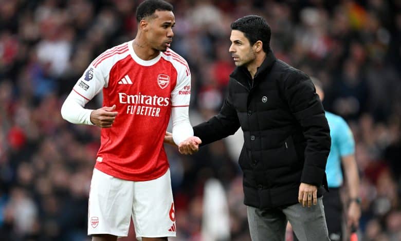 LONDON, ENGLAND - OCTOBER 26: Mikel Arteta, Manager of Arsenal, speaks with Gabriel of Arsenal during the Premier League match between Arsenal and Crystal Palace at Emirates Stadium on October 26, 2025 in London, England.