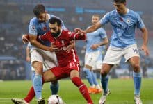 Liverpool's Egyptian midfielder Mohamed Salah (C) battles with Manchester City's Portuguese defender Ruben Dias (L) and Manchester City's Spanish midfielder Rodri (R) during the English Premier League football match between Manchester City and Liverpool at the Etihad Stadium in Manchester, north west England, on November 8, 2020. (Photo by Clive Brunskill / POOL / AFP) / RESTRICTED TO EDITORIAL USE. No use with unauthorized audio, video, data, fixture lists, club/league logos or 'live' services. Online in-match use limited to 120 images. An additional 40 images may be used in extra time. No video emulation. Social media in-match use limited to 120 images. An additional 40 images may be used in extra time. No use in betting publications, games or single club/league/player publications. / (