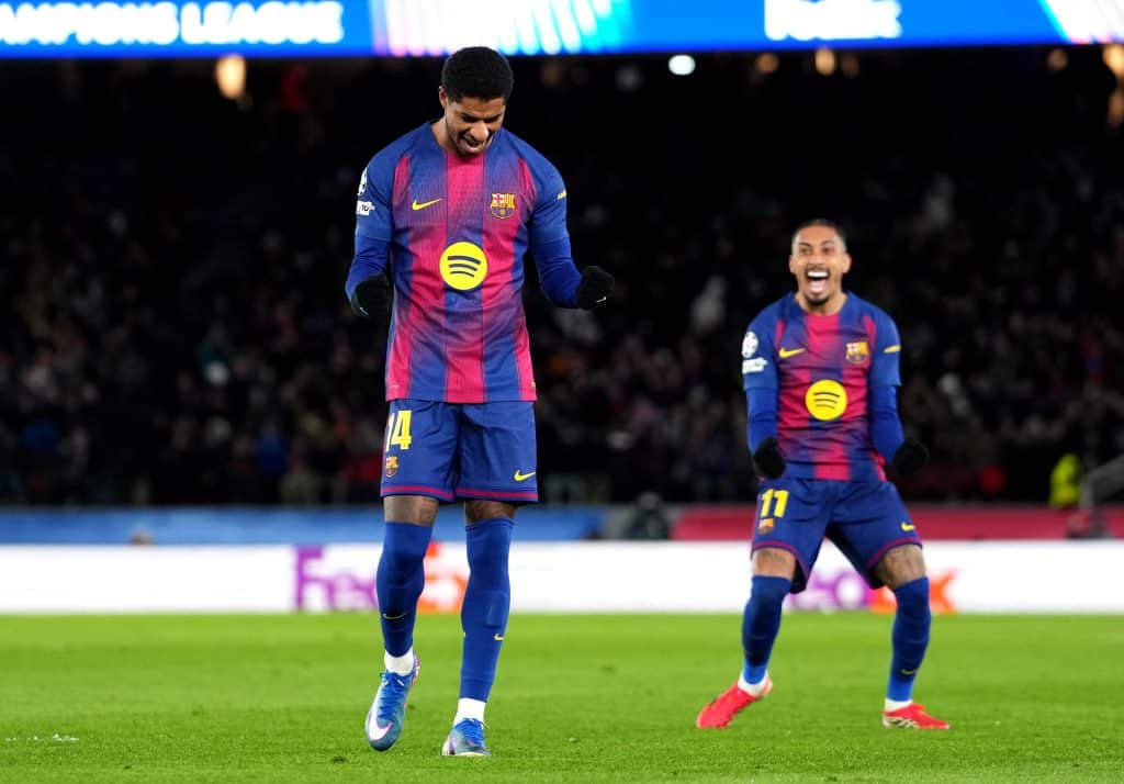 SAN SEBASTIAN, SPAIN - FEBRUARY 26: Vinicius Junior of Real Madrid battles for possession with Takefusa Kubo of Real Sociedad during the Copa del Rey Semi Final match between Real Sociedad and Real Madrid at Reale Arena on February 26, 2025 in San Sebastian, Spain. 