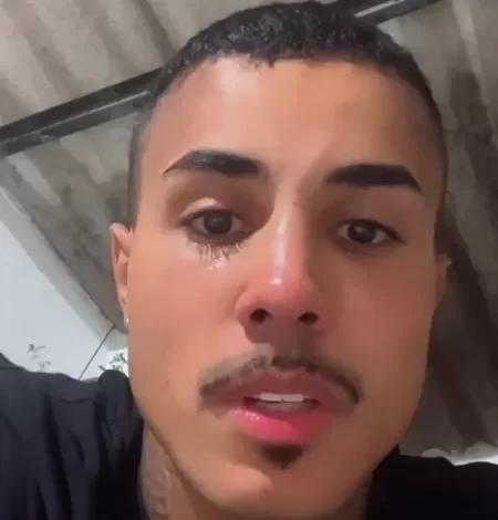 Com carreira na música, MC Livinho realiza sonho de ser jogador de futebol