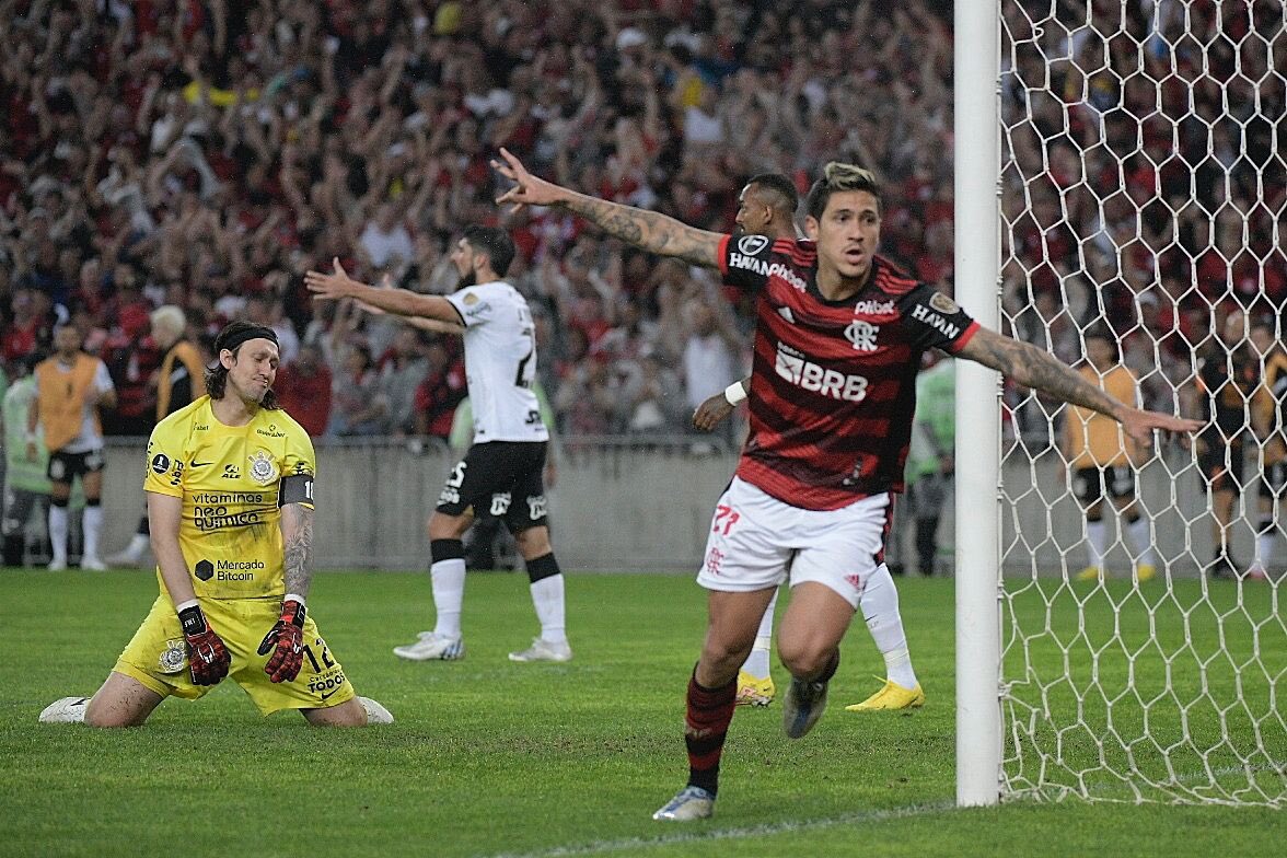 Torcedores de Flamengo e Corinthians se unem pelo mesmo objetivo na final  da Libertadores - Esportes - R7 Lance