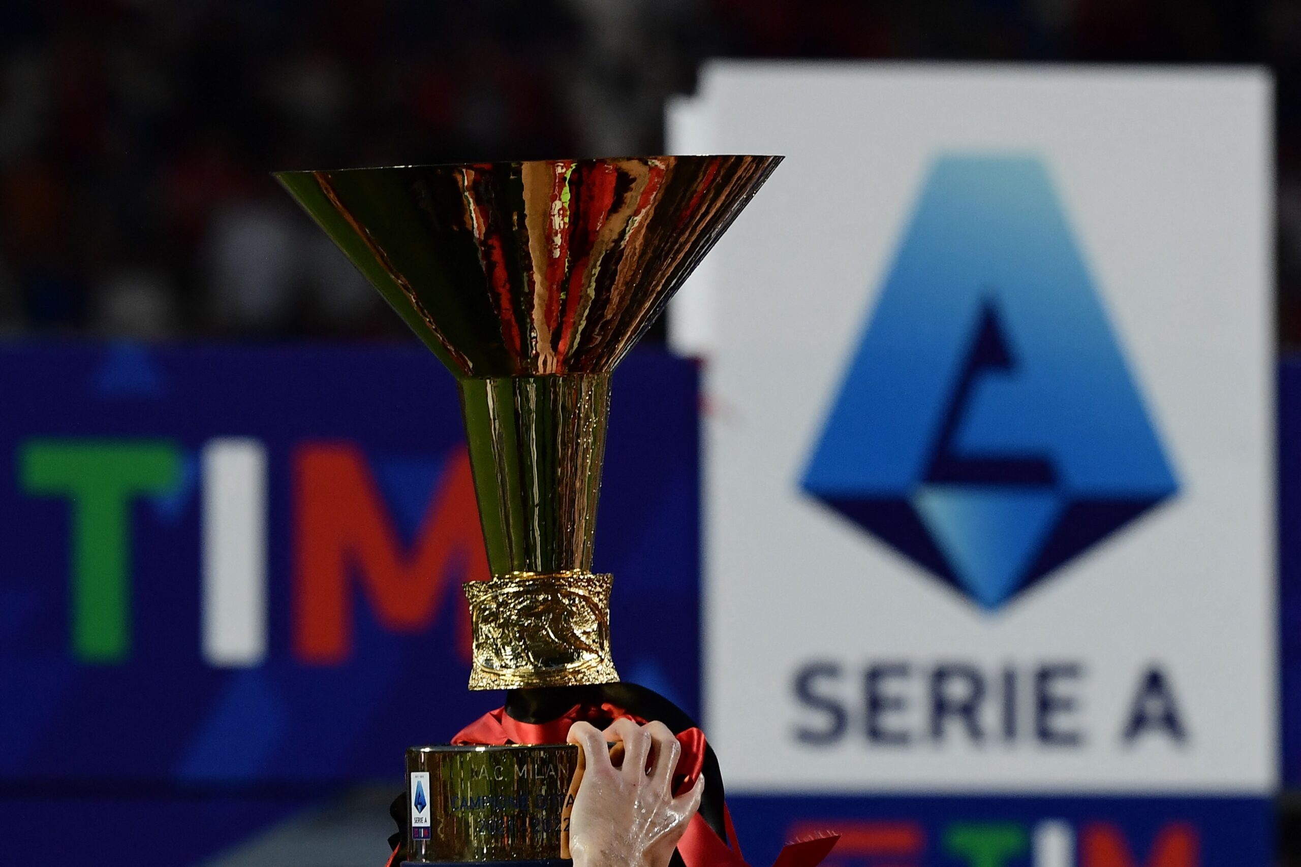 Palermo é rebaixado para a série D do campeonato italiano, futebol italiano