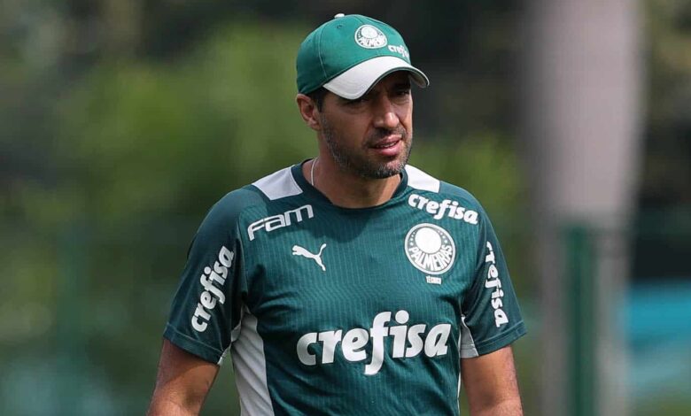 Ex-Vitória, atacante do Palmeiras será julgado por expulsão contra