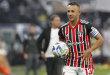 Rafinha em ação pelo São Paulo