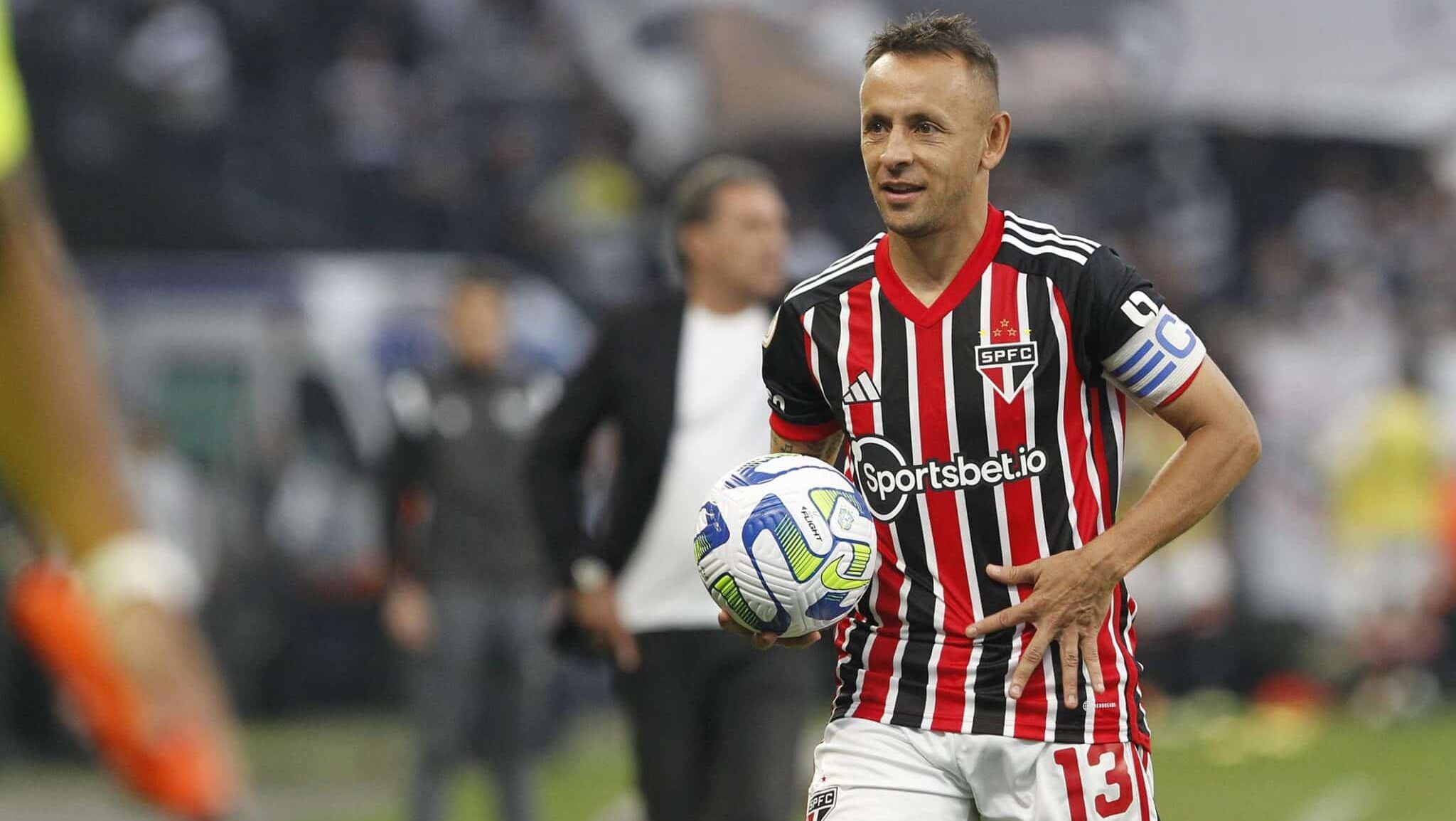 Rafinha em ação pelo São Paulo