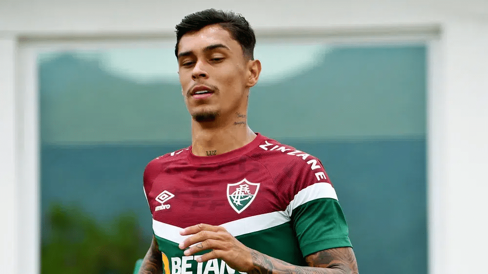 Zagueiro do Fluminense é afastado e Nathan é citado em prints