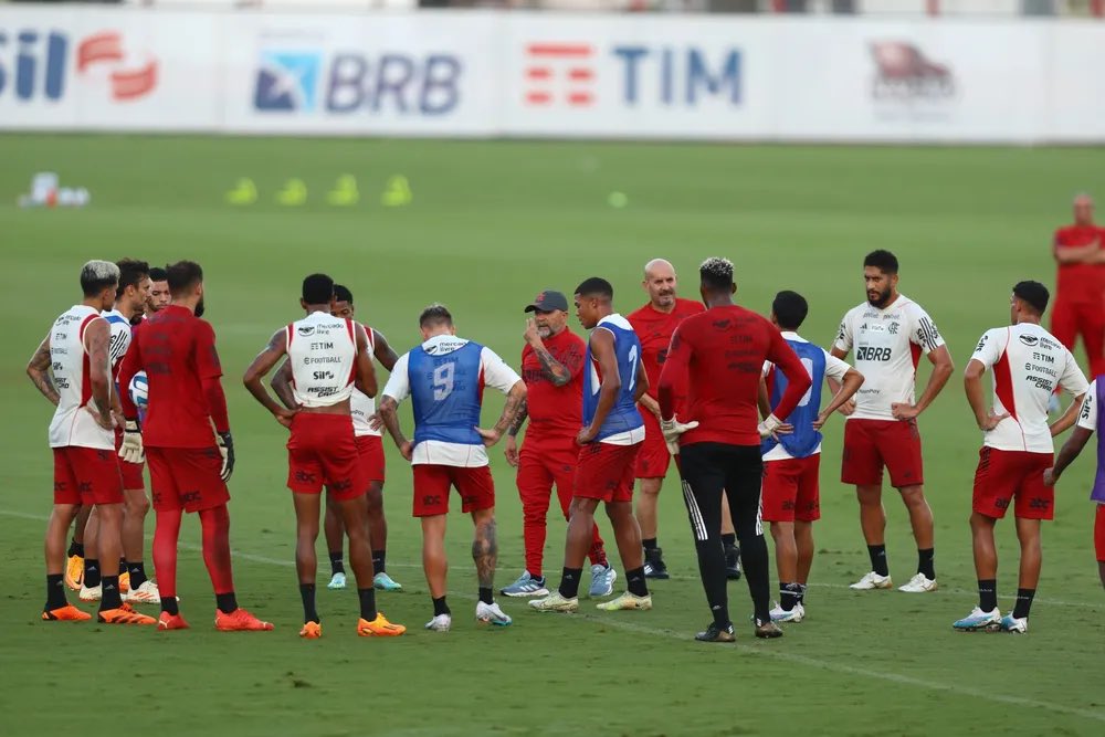 Flamengo chega a 21 desfalques de jogadores com problemas físicos