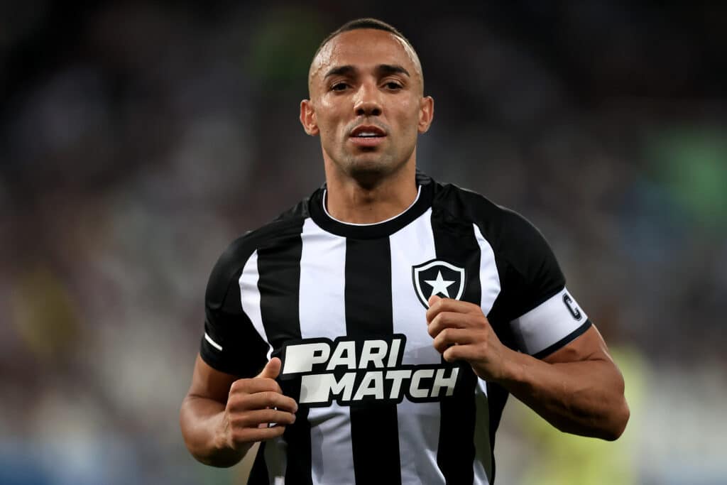 Marçal com a camisa do Botafogo