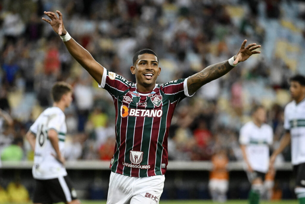John Kennedy fi um dos suspensos pelo Fluminense
