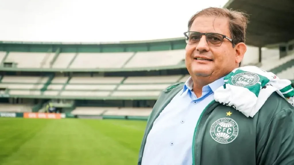 Guto Ferreira foi demitido do Coritiba e Thiago Carpini é o favorito ao cargo